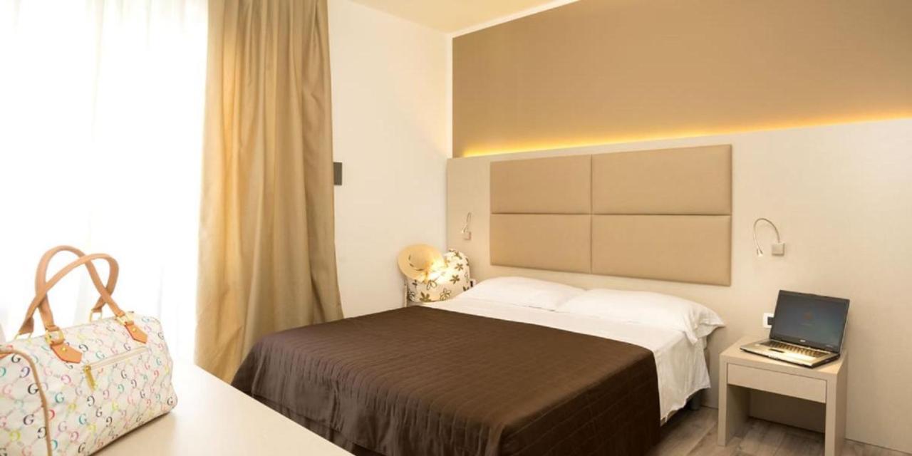 Hotel Trevi Lido di Jesolo Exterior photo