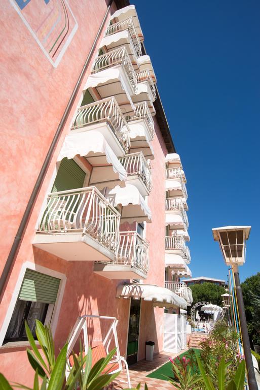 Hotel Trevi Lido di Jesolo Exterior photo