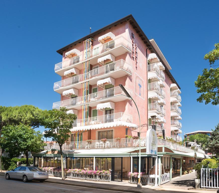 Hotel Trevi Lido di Jesolo Exterior photo