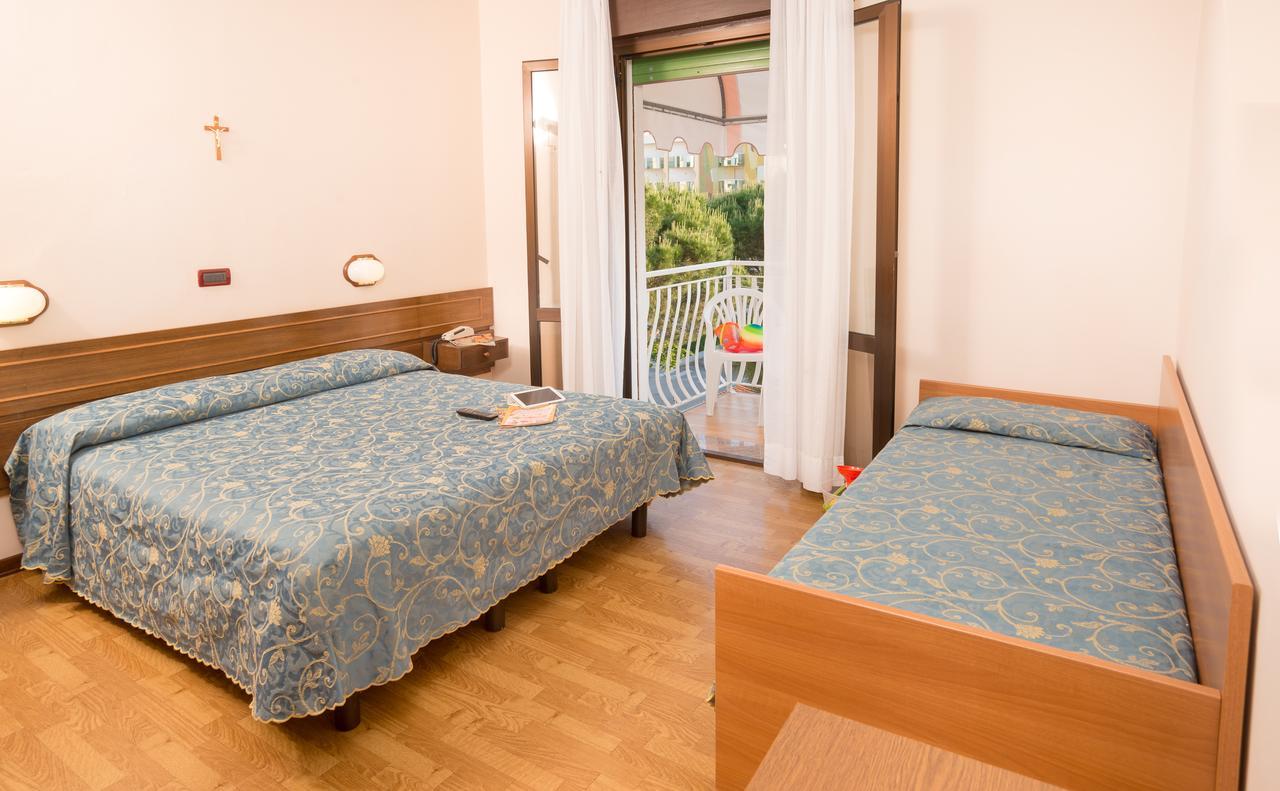 Hotel Trevi Lido di Jesolo Exterior photo